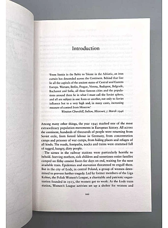 Iron Curtain. Anne Applebaum