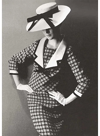 Yves Saint Laurent. Icons of Fashion Design & Photography