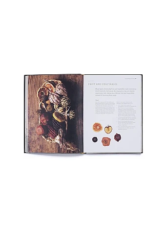 Cut & Dry . The Modern Guide to Dried Flowers from Growing to Styling
